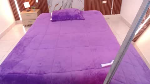 Snapshot of aixa_shaw chatting on 11.02.25 AIXA online show from 11.02.25