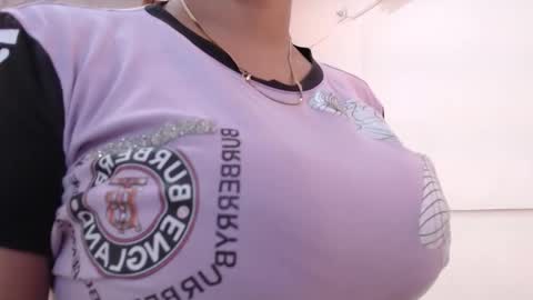 Snapshot of aixa_shaw chatting on 11.15.25 AIXA online show from 11.15.25