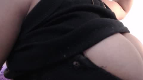 Snapshot of aixa_shaw chatting on 11.21.25 AIXA online show from 11.21.25