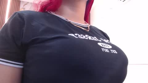 Snapshot of aixa_shaw chatting on 11.22.25 AIXA online show from 11.22.25