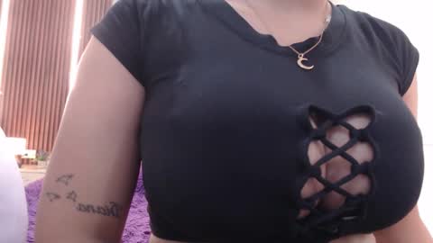 Snapshot of aixa_shaw chatting on 12.04.25 AIXA online show from 12.04.25