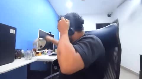 Snapshot of aj_cooper90_ chatting on 12.04.25 Esteban online show from 12.04.25