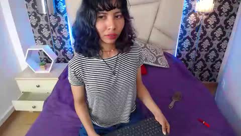 A K A N E  U W U online show from 02.28.25