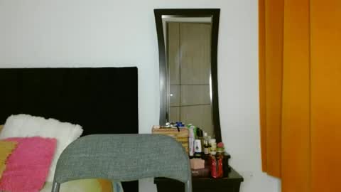 Snapshot of akanekihm chatting on 06.19.26 MIRANDA online show from 06.19.26