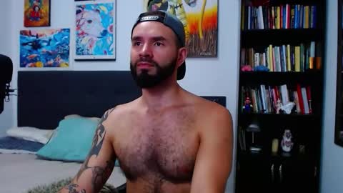 Snapshot of akiles_r chatting on 10.27.25 akiles online show from 10.27.25