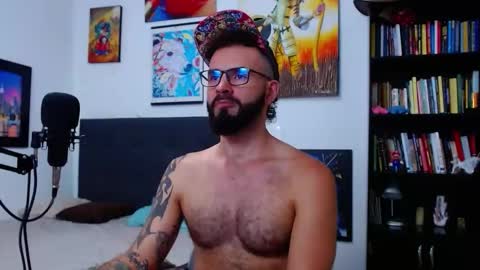 Snapshot of akiles_r chatting on 11.06.25 akiles online show from 11.06.25