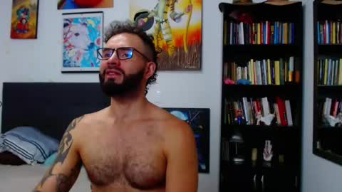 Snapshot of akiles_r chatting on 11.12.25 akiles online show from 11.12.25