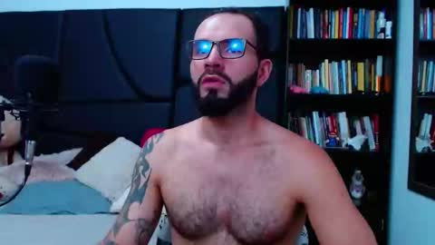 Snapshot of akiles_r chatting on 12.17.25 akiles online show from 12.17.25