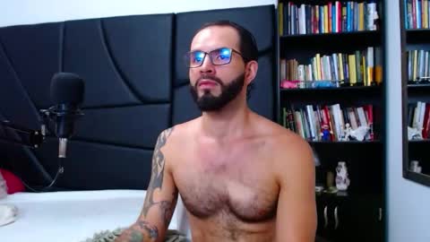 Snapshot of akiles_r chatting on 01.08.26 akiles online show from 01.08.26