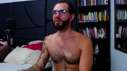 Snapshot of akiles_r chatting on 01.16.26 akiles online show from 01.16.26