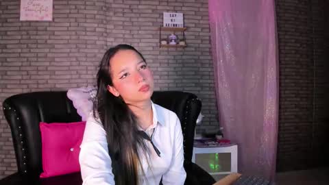 Snapshot of akimmidoll chatting on 10.08.25 Akimmidoll GMT-5 0630 -1330 online show from 10.08.25