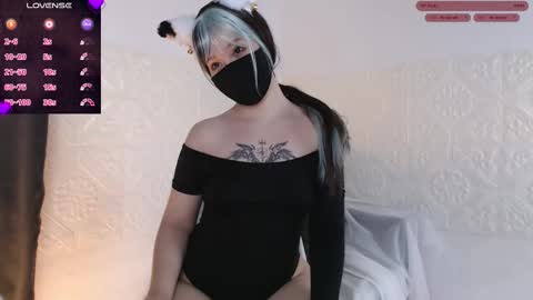 Snapshot of akira_amy chatting on 10.31.25 Amilia online show from 10.31.25