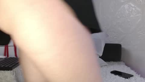 Snapshot of akira_amy chatting on 12.21.25 Amilia online show from 12.21.25