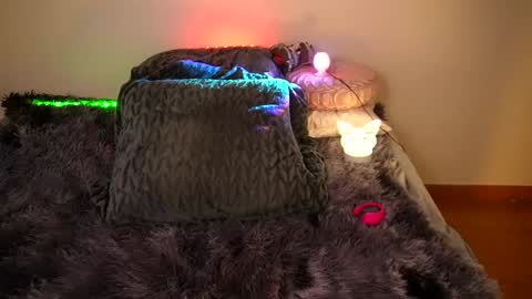 Snapshot of akira_mori chatting on 12.20.24 Nameless online show from 12.20.24