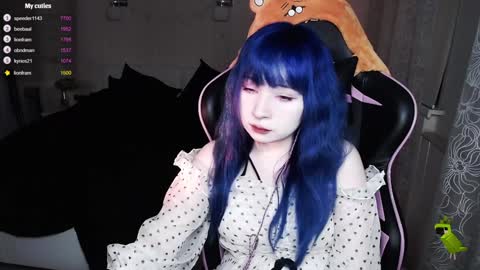 akirahartyx online show from 01.18.25