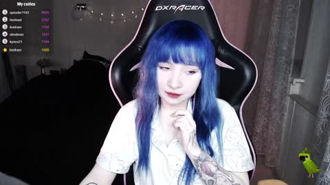 akirahartyx online show from 01.21.25