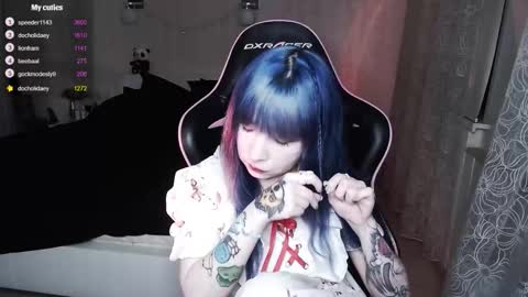 akirahartyx online show from 10.13.25