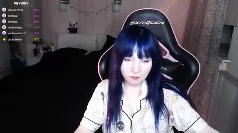 akirahartyx online show from 11.27.25