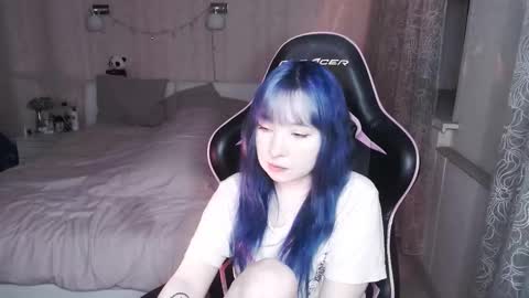 akirahartyx online show from 02.15.26