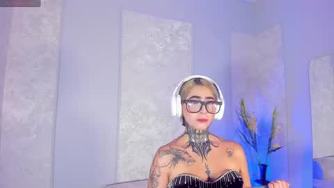 Snapshot of alahia_dangelo_ chatting on 07.11.26 ALAHIA online show from 07.11.26