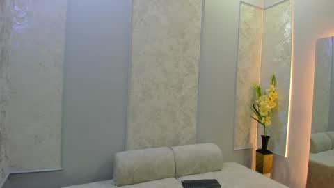 Snapshot of alahia_dangelo_ chatting on 07.23.26 ALAHIA online show from 07.23.26