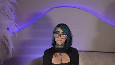 Snapshot of alahia_dangelo_ chatting on 08.04.26 ALAHIA online show from 08.04.26