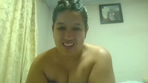 Snapshot of alahia_fox chatting on 01.01.25 alahia online show from 01.01.25