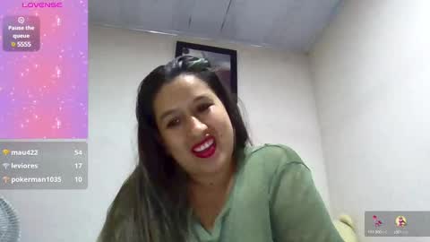 Snapshot of alahia_fox chatting on 01.10.25 alahia online show from 01.10.25