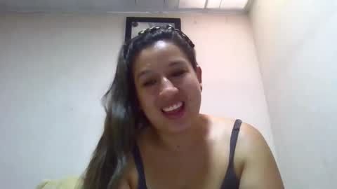 Snapshot of alahia_fox chatting on 02.24.25 alahia online show from 02.24.25