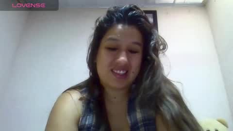 Snapshot of alahia_fox chatting on 02.27.25 alahia online show from 02.27.25