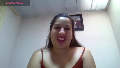 Snapshot of alahia_fox chatting on 02.28.25 alahia online show from 02.28.25