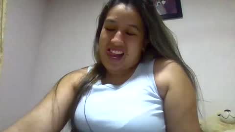 Snapshot of alahia_fox chatting on 03.03.25 alahia online show from 03.03.25
