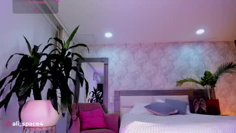 Snapshot of alaiaguerra chatting on 05.19.26 alaiaguerra online show from 05.19.26