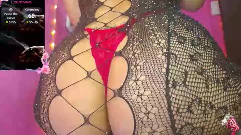 Snapshot of alaiia_rosse chatting on 03.11.25  Alaiia  online show from 03.11.25