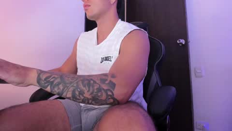 Snapshot of alan_muscle chatting on 12.07.24 Alan online show from 12.07.24