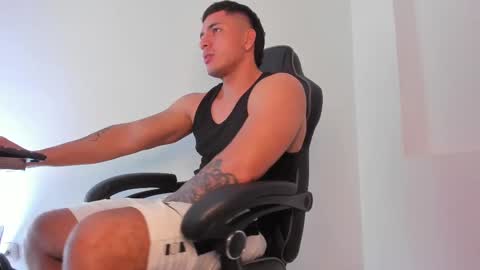 Snapshot of alan_muscle chatting on 02.10.25 Alan online show from 02.10.25