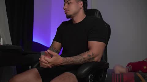 Snapshot of alan_muscle chatting on 10.28.25 Alan online show from 10.28.25