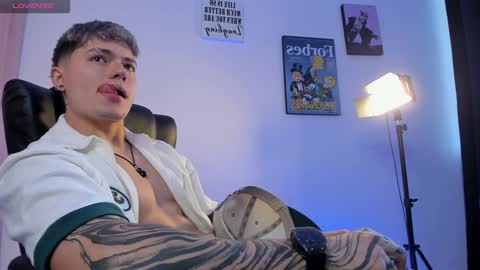 Snapshot of alan_rosee chatting on 01.11.25 Alan online show from 01.11.25