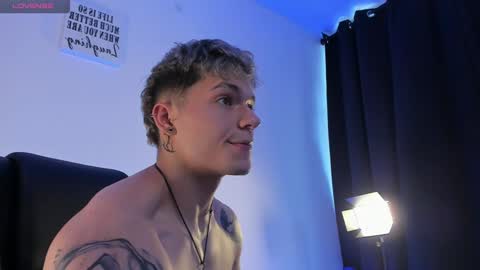 Snapshot of alan_rosee chatting on 01.17.25 Alan online show from 01.17.25