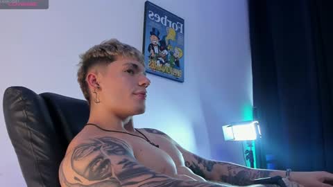 Snapshot of alan_rosee chatting on 02.05.25 Alan online show from 02.05.25