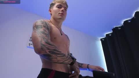 Snapshot of alan_rosee chatting on 02.10.25 Alan online show from 02.10.25