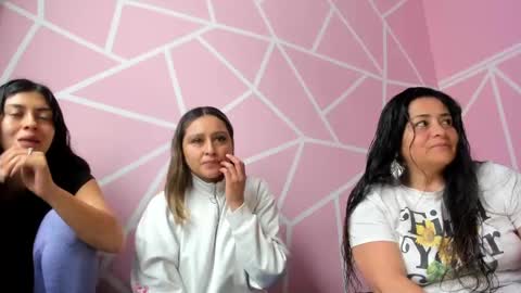 Snapshot of alana__07 chatting on 11.24.25 Alana online show from 11.24.25