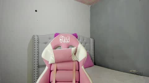 Snapshot of alana_ponse chatting on 01.22.25 Alana. online show from 01.22.25