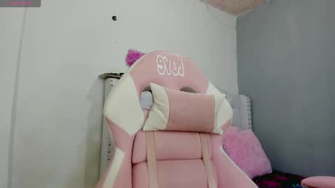 Snapshot of alana_ponse chatting on 02.19.25 Alana. online show from 02.19.25