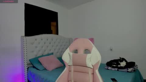 Snapshot of alana_ponse chatting on 12.14.25 Alana. online show from 12.14.25