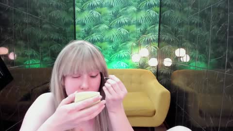 Snapshot of alana_soft chatting on 01.12.25 Alana online show from 01.12.25