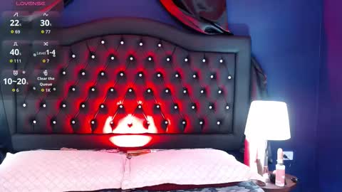 Snapshot of alanagh_ chatting on 11.07.25 alana online show from 11.07.25