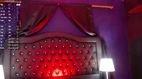 Snapshot of alanagh_ chatting on 11.10.25 alana online show from 11.10.25