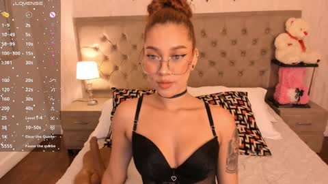 Snapshot of alanaxbrown chatting on 12.17.24 Tell me Alana online show from 12.17.24