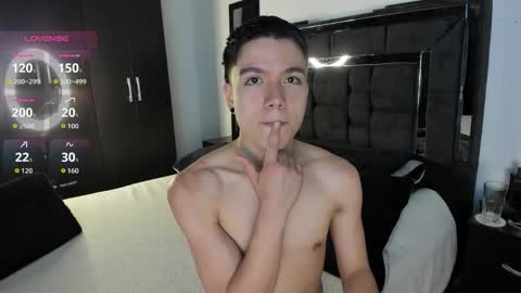 Snapshot of alanblack1 chatting on 11.18.25 alanblack1 online show from 11.18.25